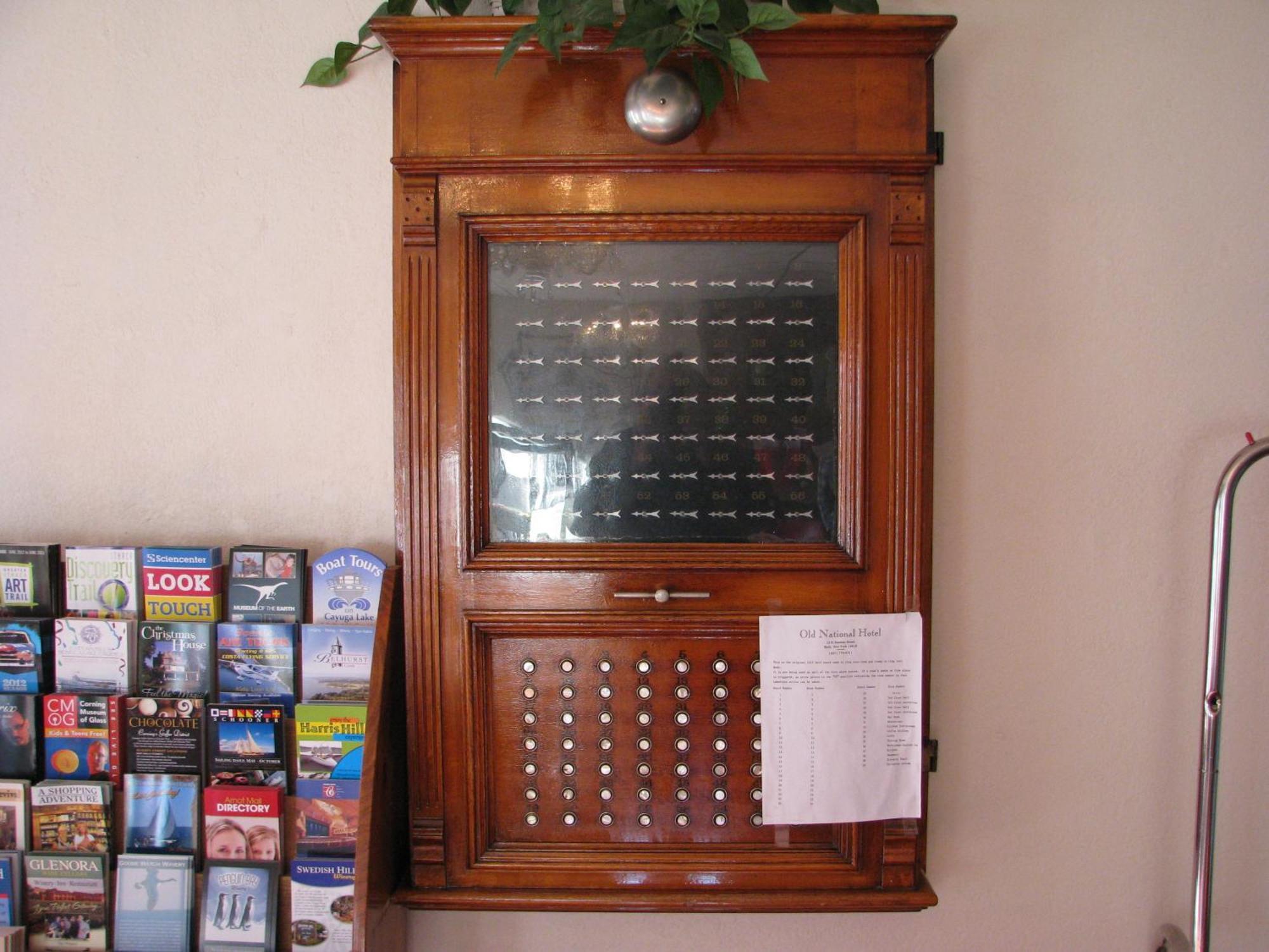 Old National Hotel Бат Екстериор снимка